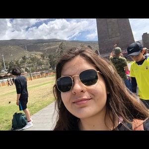 Meet your Posher, Gabriela